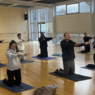 Utiliser les outils du Yoga pour enseigner la méditation