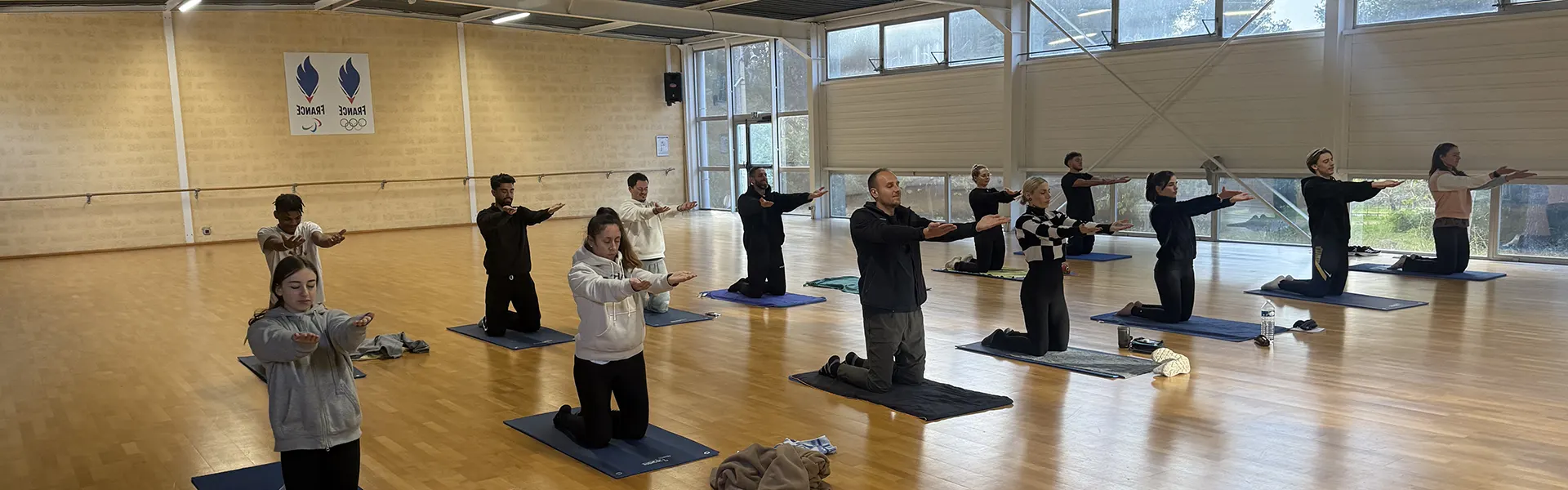 Utiliser les outils du Yoga pour enseigner la méditation